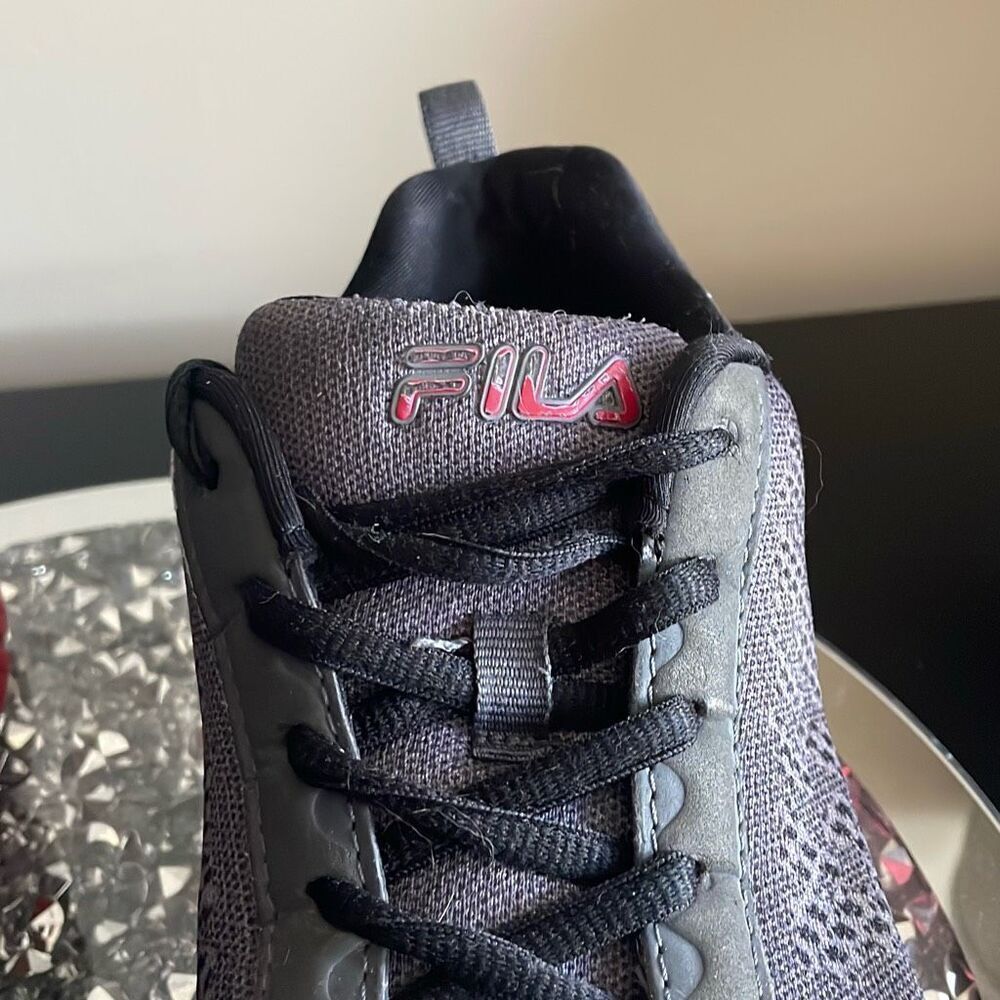 Men’s fila grey red mesh flexible running athletic sneakers flawed size 9.5 - Picture 6 of 14